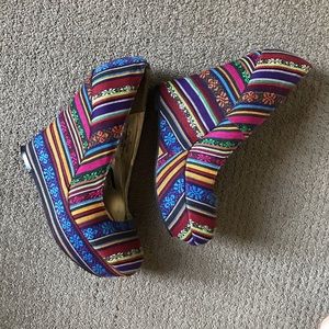 Striped platform wedge heels